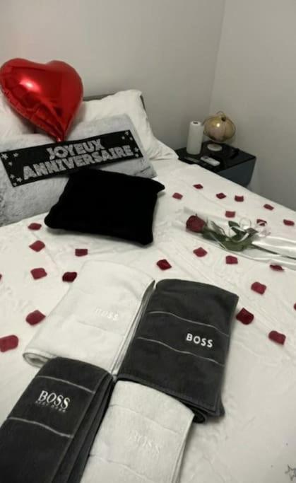 La Bonne Etoile Marseille ! Hebergement Romantique ! Jacuzzi Et Piscine Exterior foto